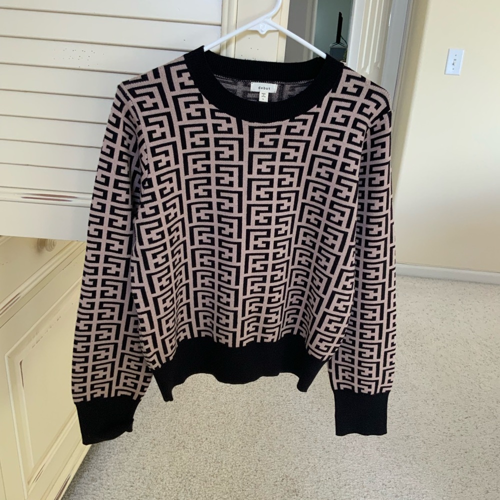 Black and crème  Patterned Sweater